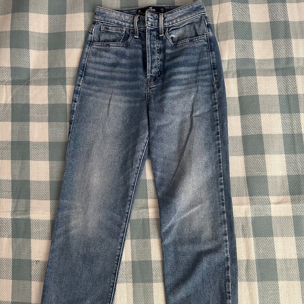 Hollister Ultra High-Rise Crop Vintage Straight jean Size 0R